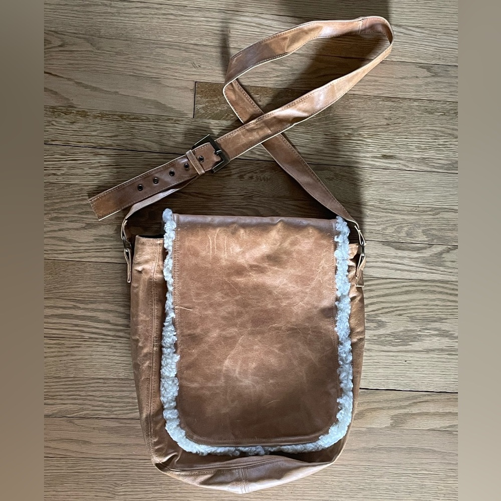 NATHANIEL COLE design by CROWN CAP Leather Messenger Crossbody Bag - Unisex